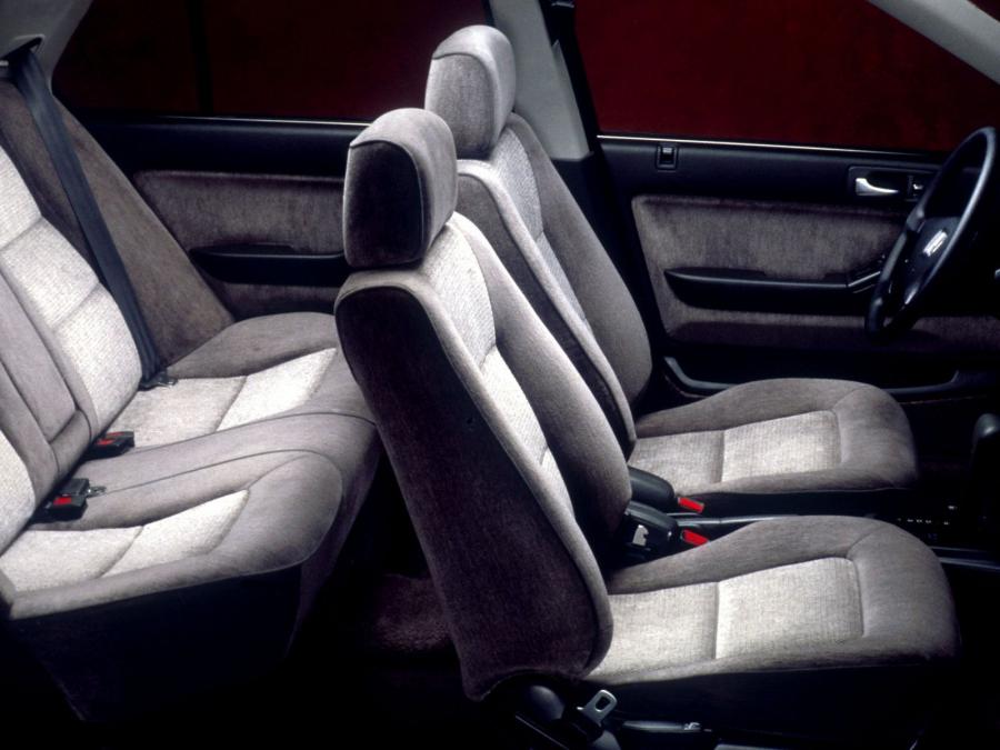  Honda Accord Sedan 1990 года  (US) (фото 5 из 10)